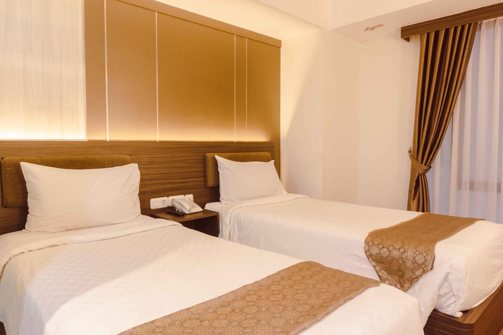 Fahira Hotel Syariah Букиттинги Экстерьер фото